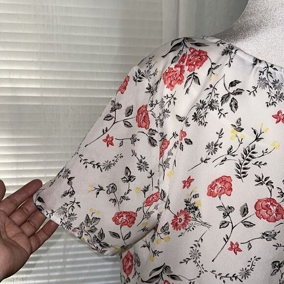 Liz Claiborne L Crewneck Short Sleeve Sheer Floral Peplum Tie Waist Blouse - Picture 9 of 12